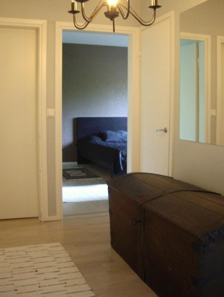 21 minutes from Helsinki city - smaller room photo 2