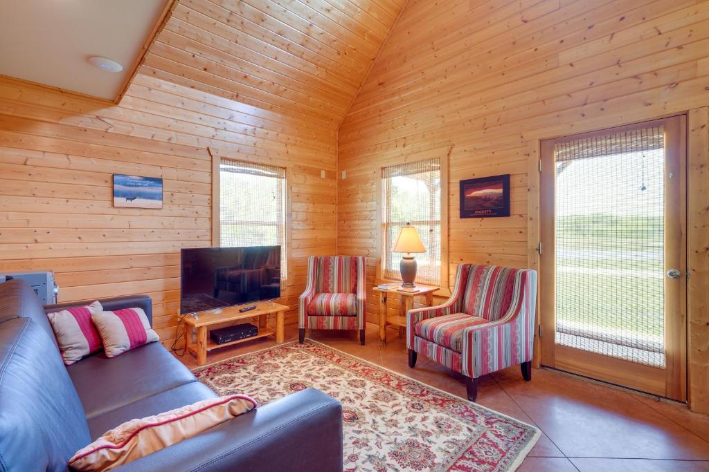 Lakefront Columbia Cabin with Porch and Shared Dock photo 2