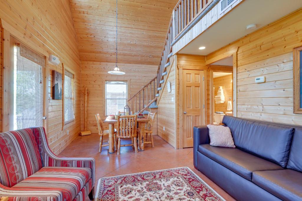Lakefront Columbia Cabin with Porch and Shared Dock photo 4