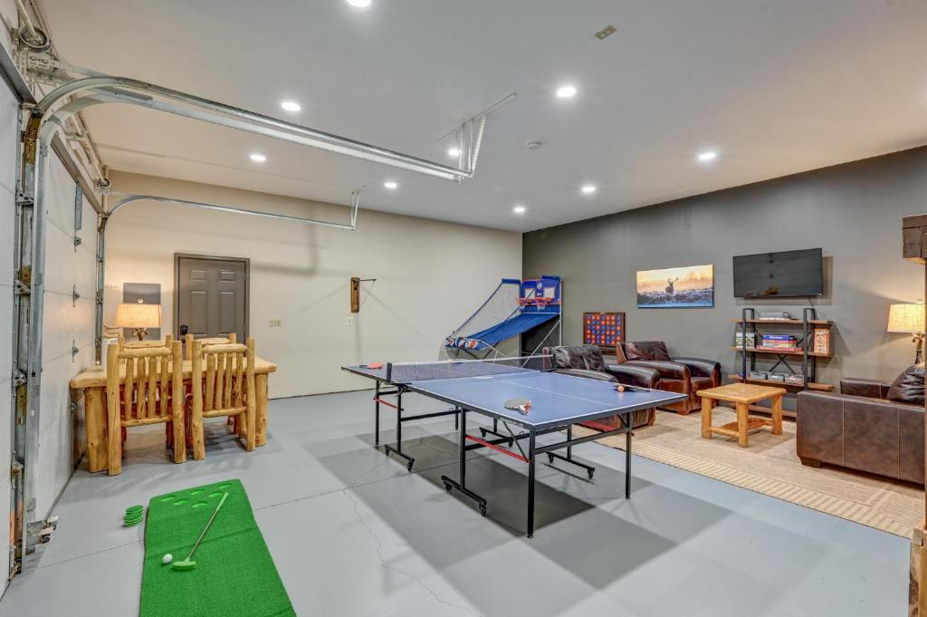 Great Salida Getaway - 20 minutes to Monarch with Spa & Gameroom photo 2