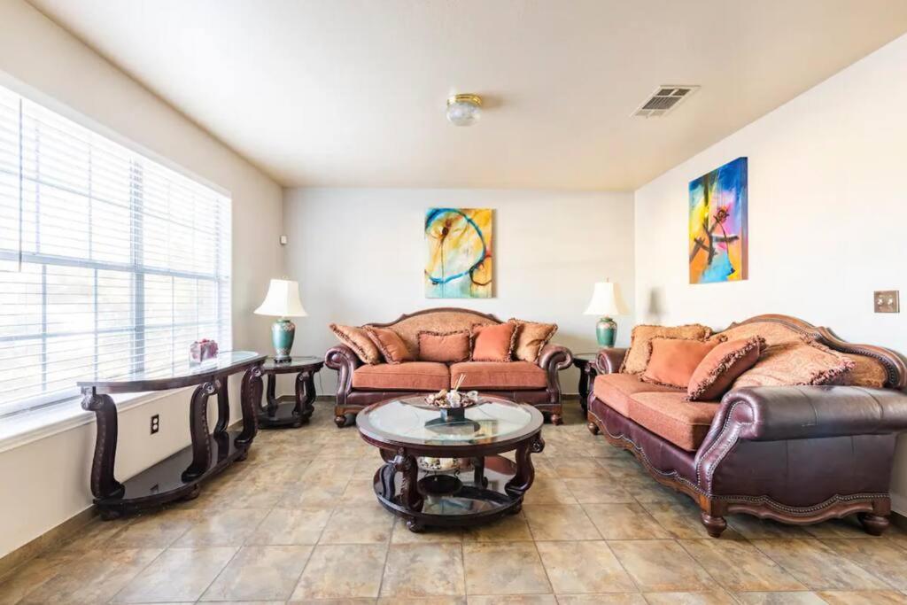 Opuluxe Poolside Paradise Sleeps 6 image