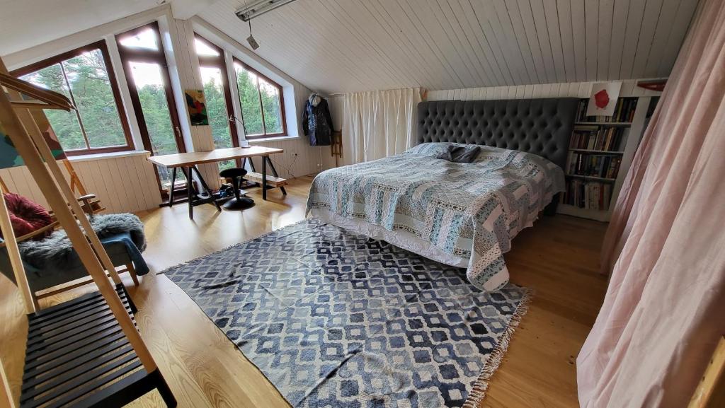 Wonderful wooden house next to lake and Stockholm archipelago photo 3