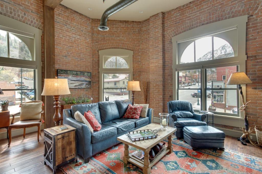 Updated Rustic-Chic Condo on Ourays Main Street! photo 4