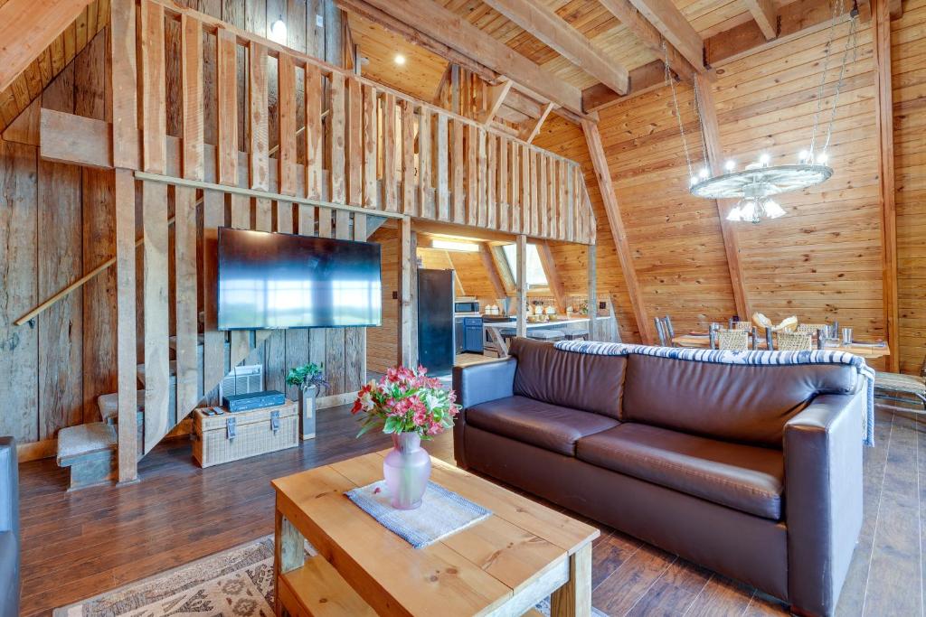 Lakefront A-Frame Cabin with Community Perks photo 4