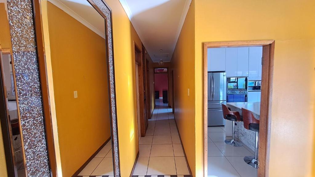 Elegant Guest house, fast Wifi, swimming pool photo 2