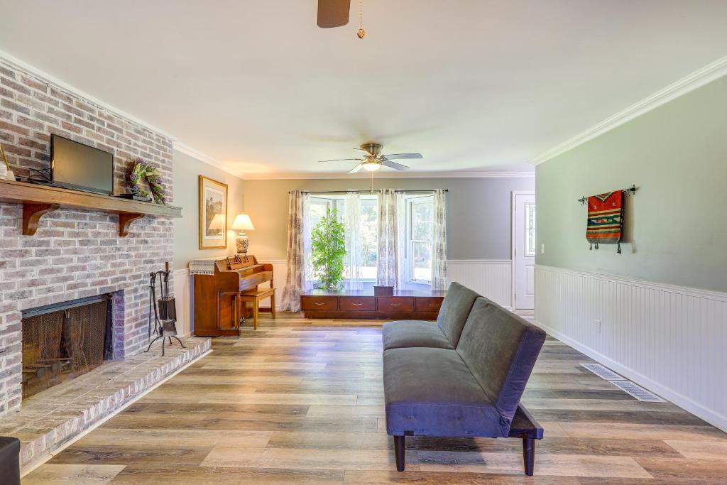 Quiet Fayetteville Home with Yard - Close to Shops! photo 3