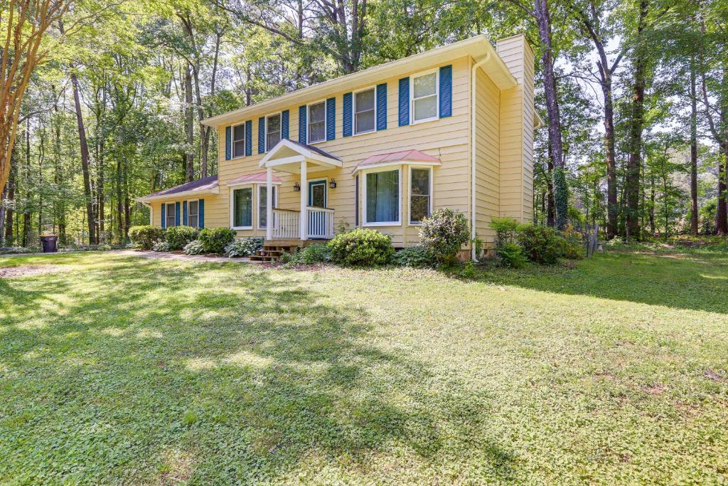 Quiet Fayetteville Home with Yard - Close to Shops!