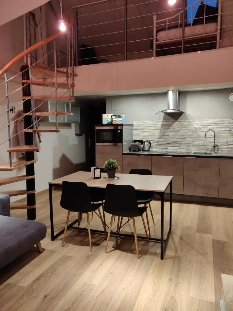 Le business, duplex moderne special PRO de passage - Tap to explore photos