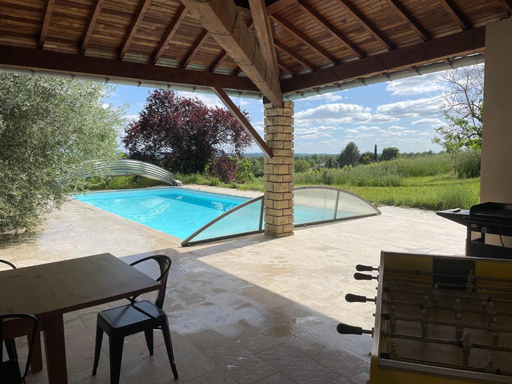 Grande maison avec piscine
