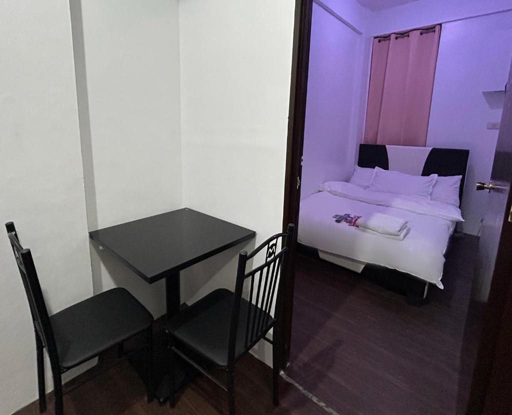 Private room with AC and fan at EKG House Rental photo 2