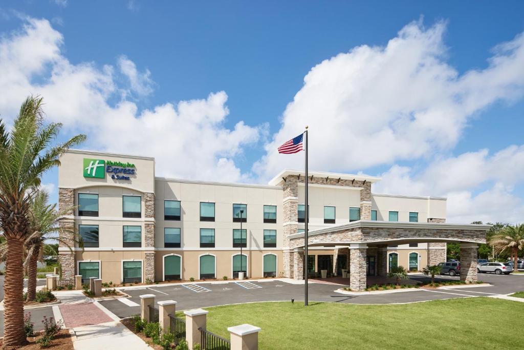 HOLIDAY INN EXPRESS & SUITES GULF BREEZE - PENSACOLA AREA image