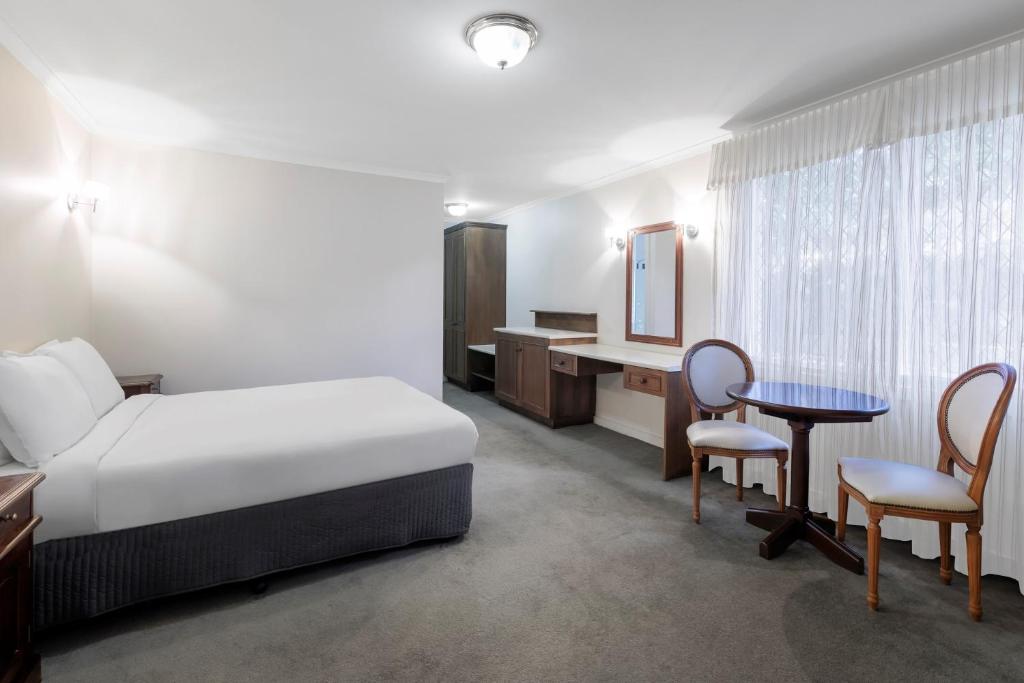 Elizabethan Lodge photo 1