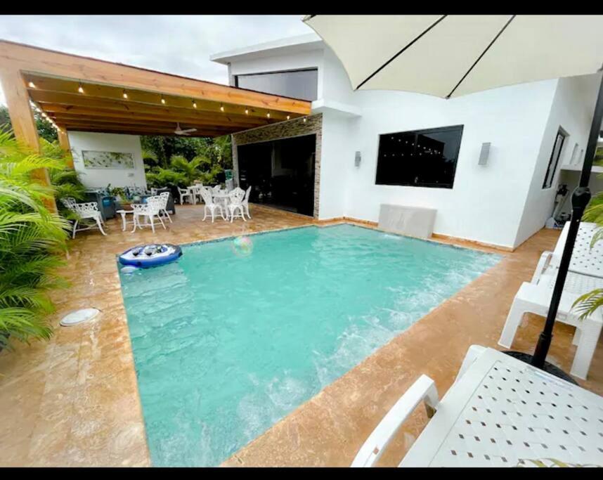 Beautiful Home and Pool near beach , BBQ Juan Dolio metro country Club
