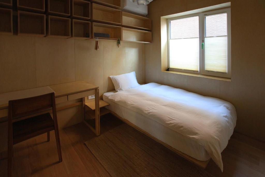Entire apartment or single rooms in Homegarden Park near Camp Humprehys photo 3