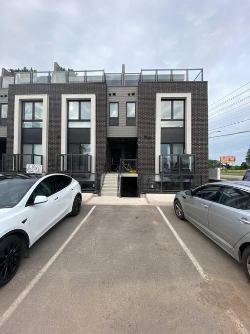 Lovely one bedroom condo with free parking photo 1