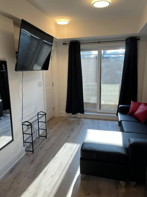 Lovely one bedroom condo with free parking photo 4