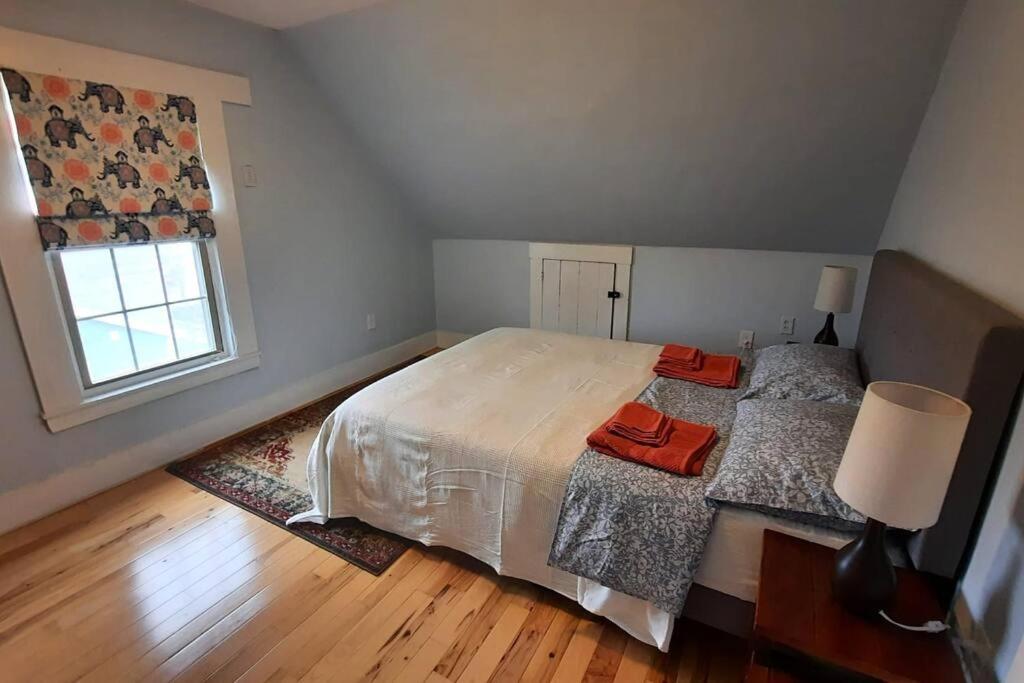 Guest suite in historical district photo 2