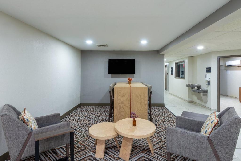 Candlewood Suites Chesapeake-Suffolk, an IHG Hotel photo 3