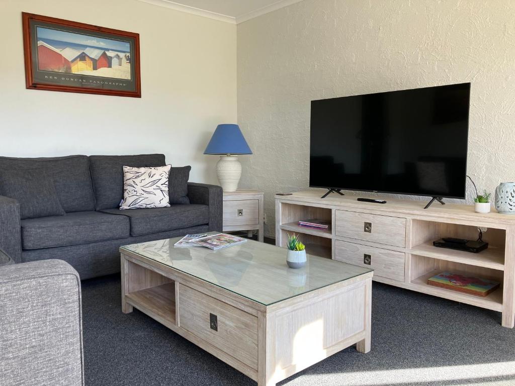 Ocean Drive Apartments photo 3