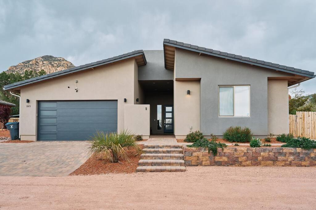 Sedona Desert Modern - Hot Tub & Views image