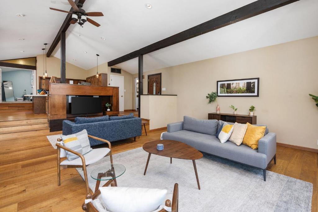 Mountain View, Hot Tub, Open Kitchen, 10m to Sequoia photo 3