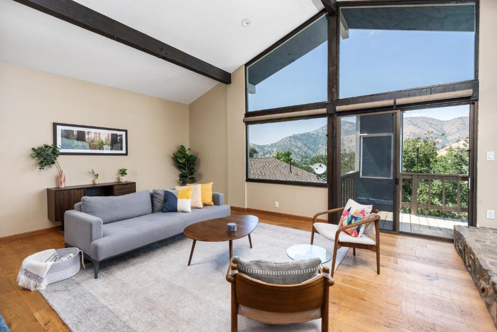 Mountain View, Hot Tub, Open Kitchen, 10m to Sequoia