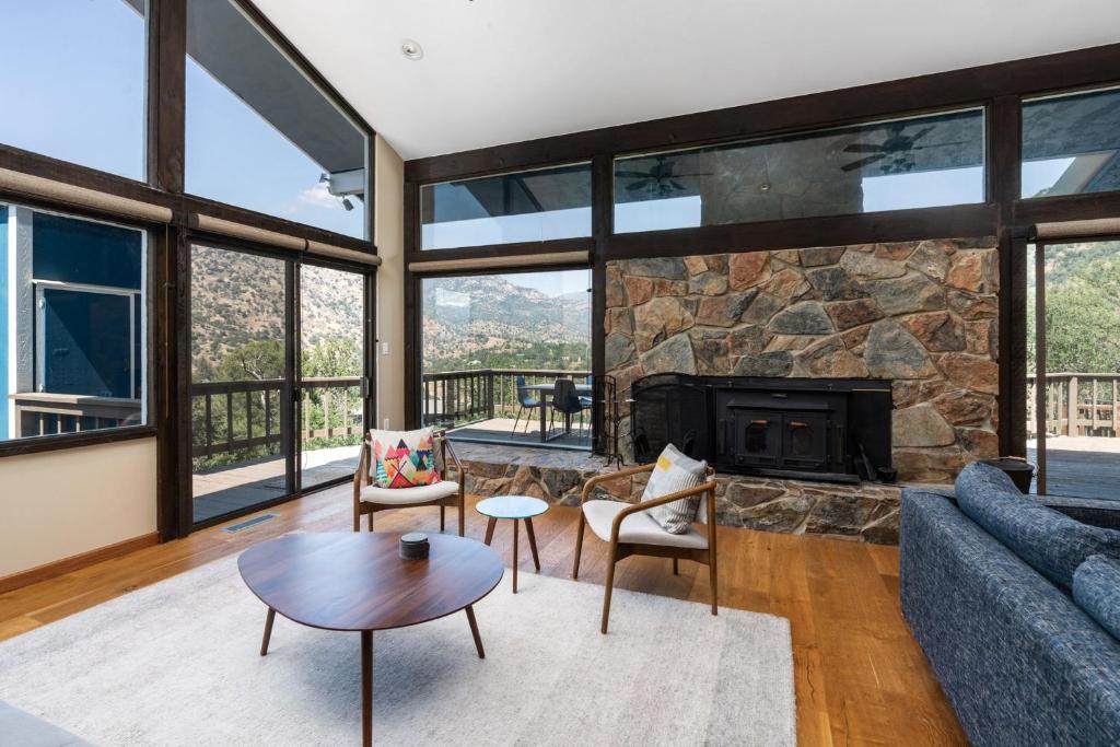 Mountain View, Hot Tub, Open Kitchen, 10m to Sequoia photo 4