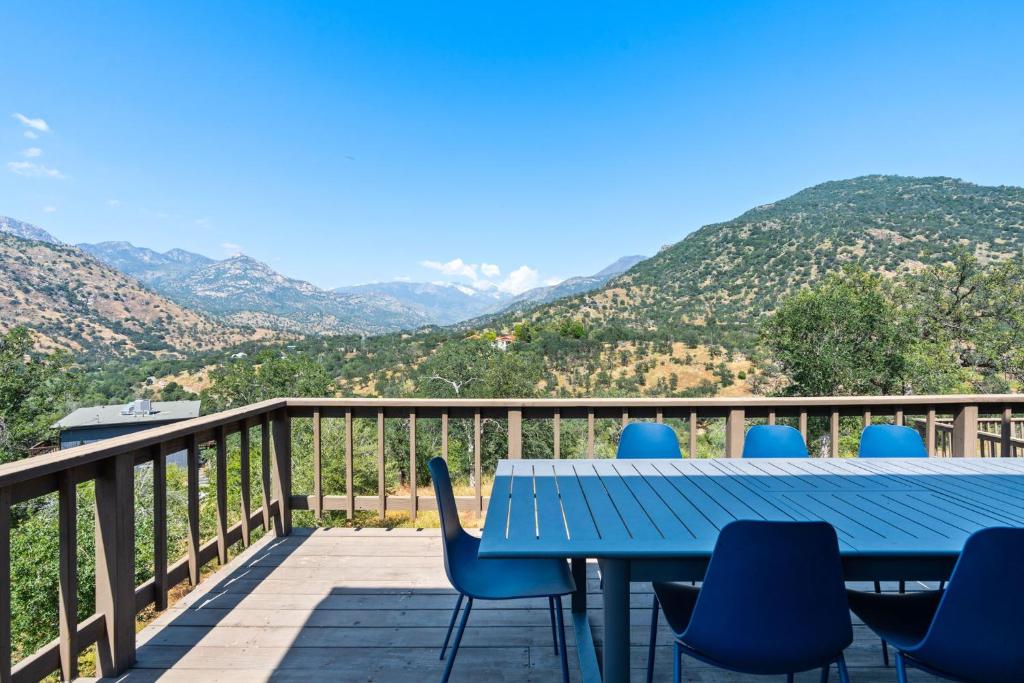 Mountain View, Hot Tub, Open Kitchen, 10m to Sequoia photo 1
