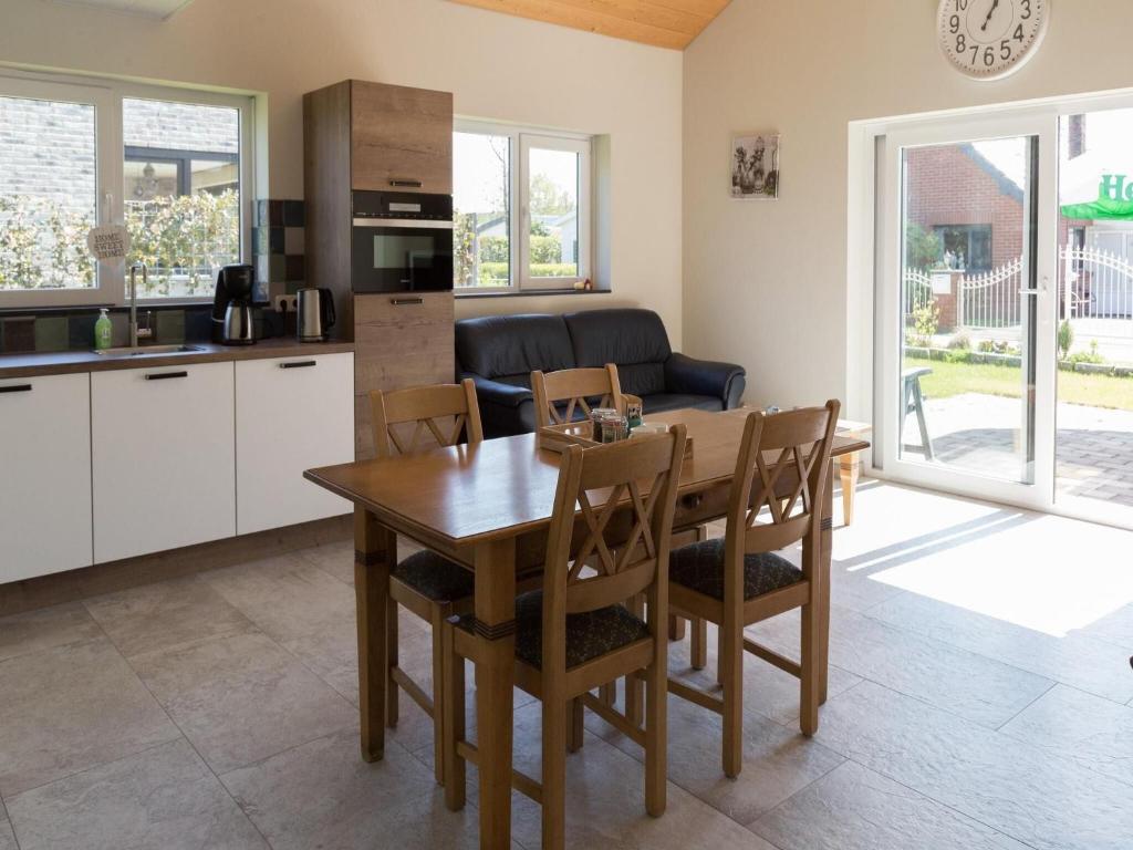 Beautiful holiday home on the Baarland coast with shared pool photo 3