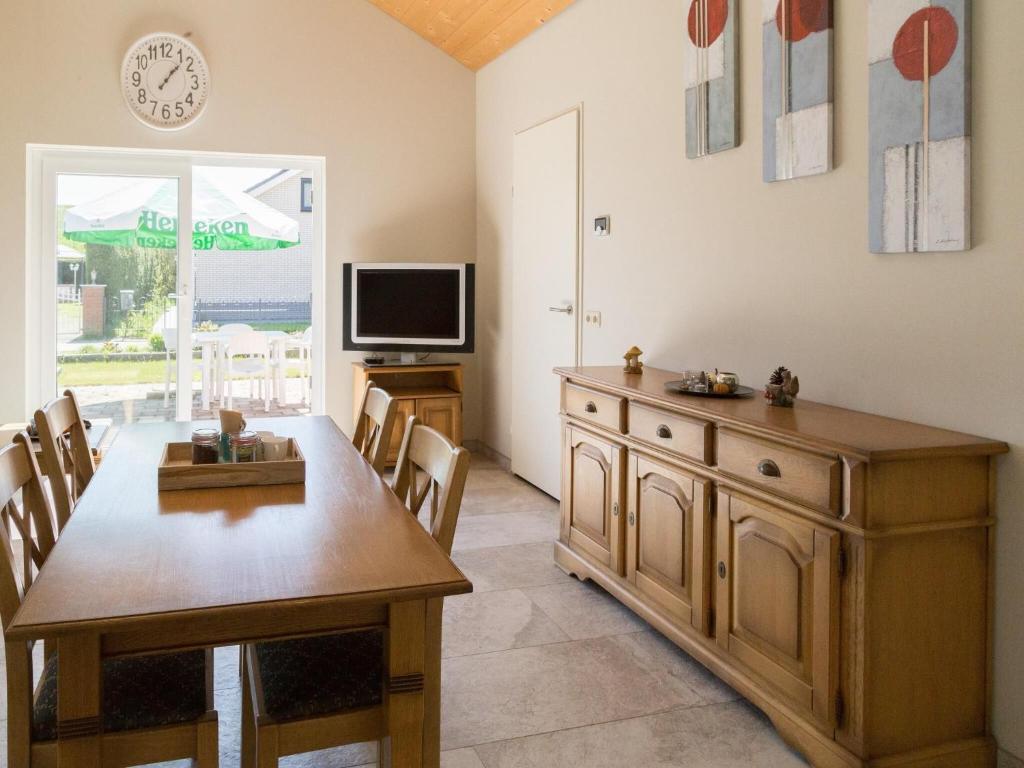 Beautiful holiday home on the Baarland coast with shared pool photo 2
