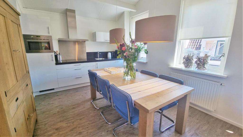 OSE33 Spacious apartment 'Zee' in the centre of Oostkapelle photo 3