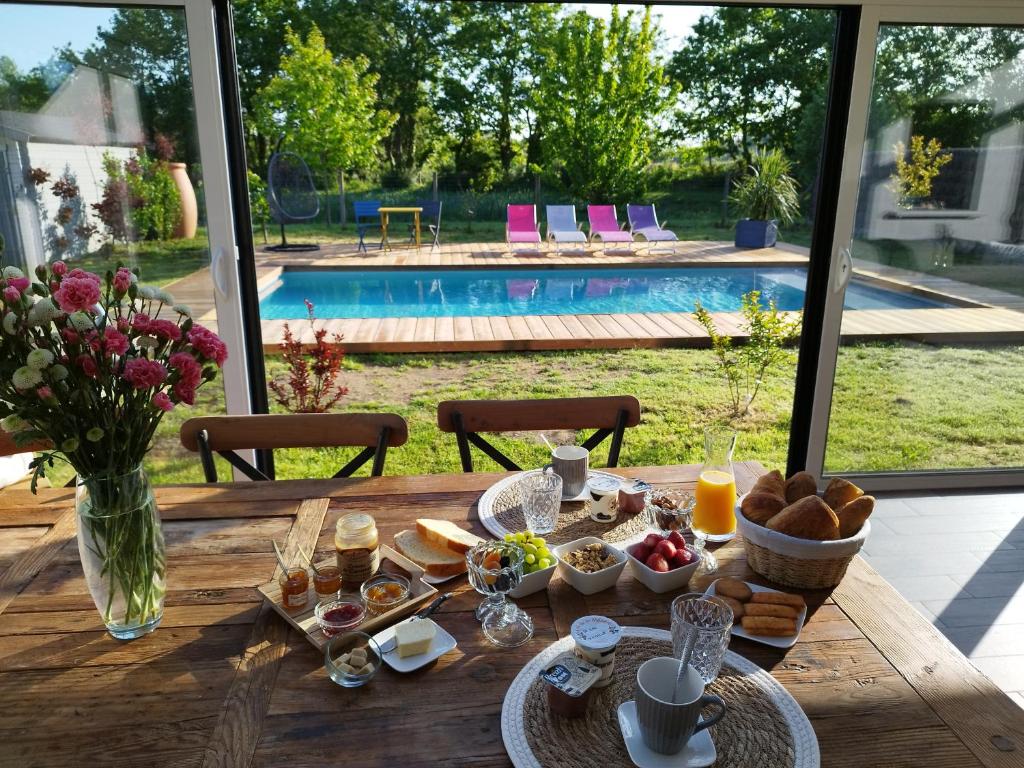 Chambre d'hôtes salle d'eau et WC privés, véranda,extérieurs et piscine chauffée photo 1