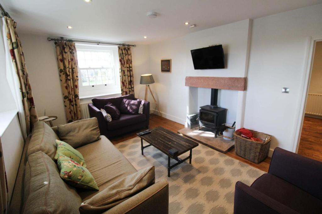 Calley House, Hutton remote cottage with hot tub, 10 minutes to Ullswater - Tap to explore photos