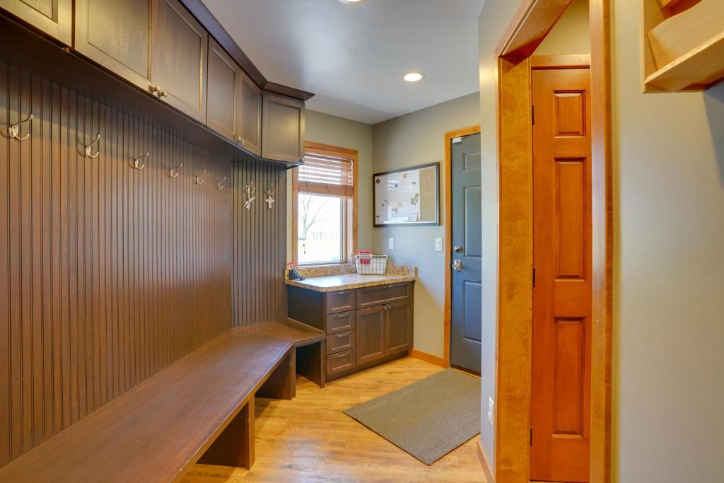 Expansive Shakopee Vacation Rental on 5 Acres! photo 3