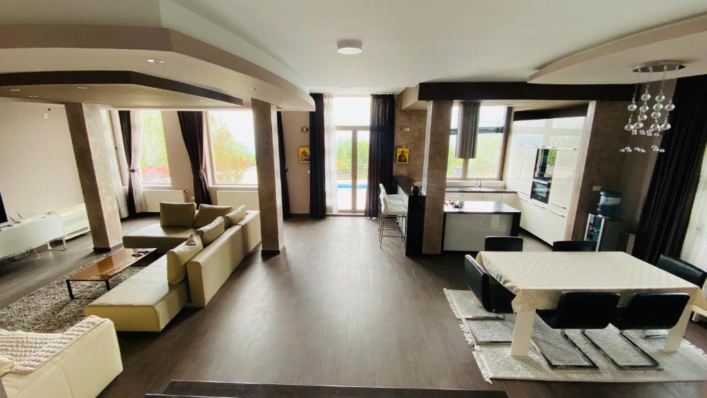 Villa Sunny Side Skopje photo 1