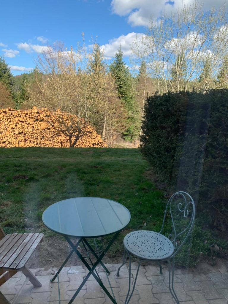 Le Café Crème jardin parking photo 2