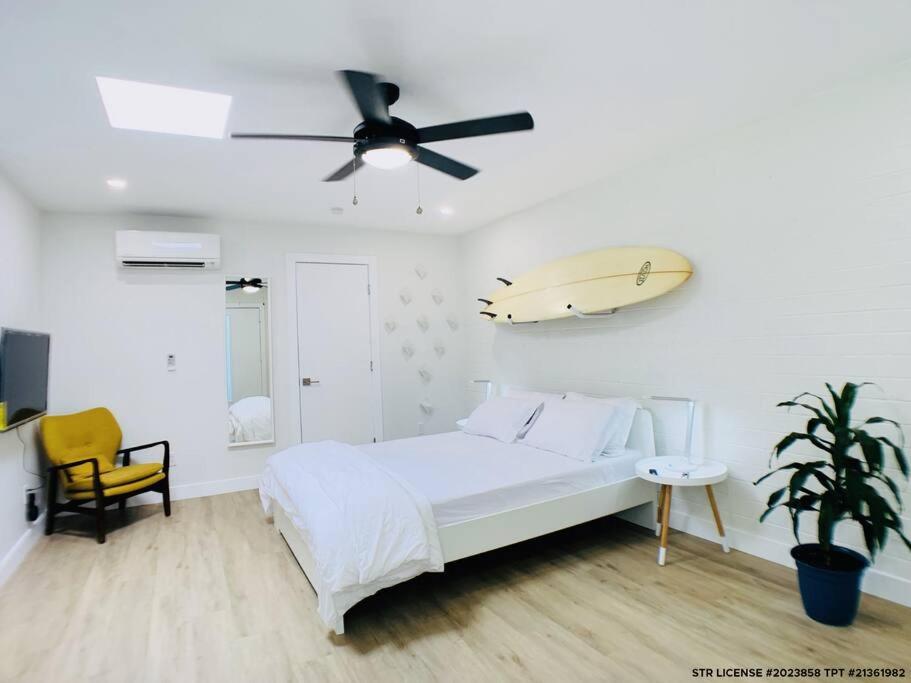 Intimate well appointed Studio w Pool image