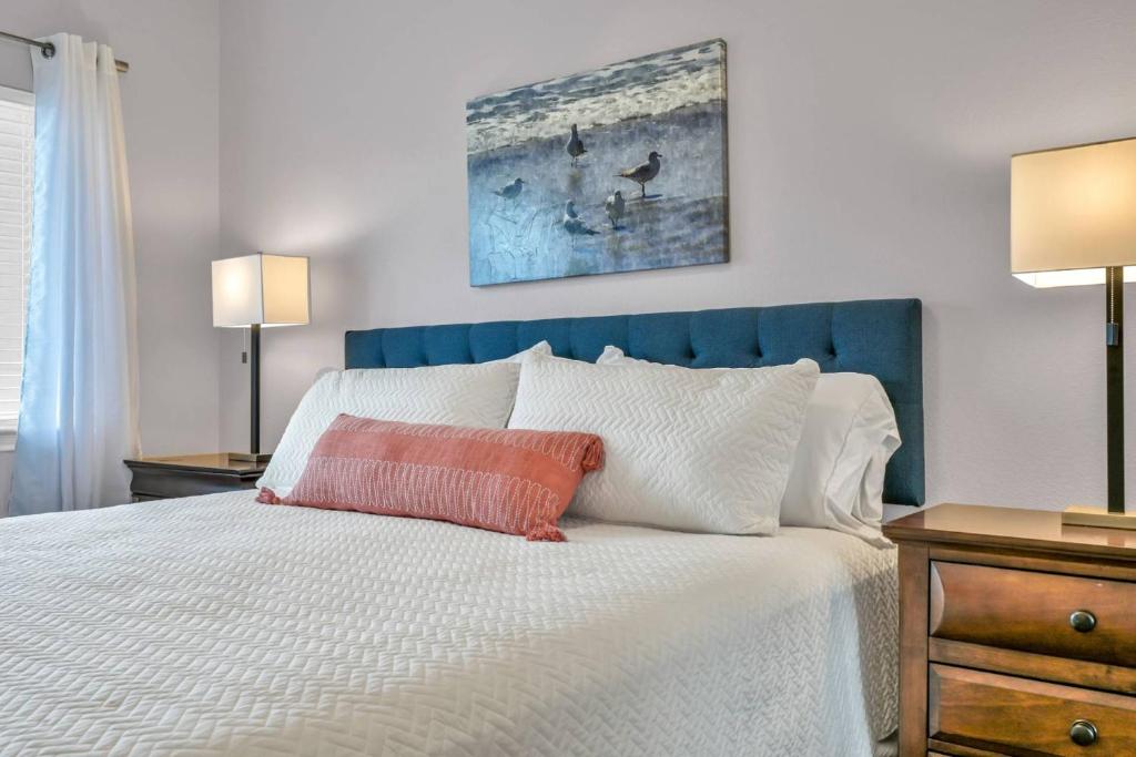 A204 Melville Condo image