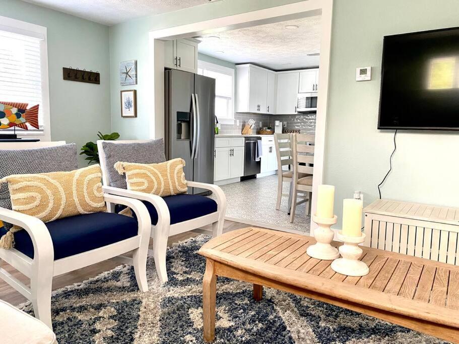 Escape to Paradise at 2BD, 1BT Jax Beach Bungalow