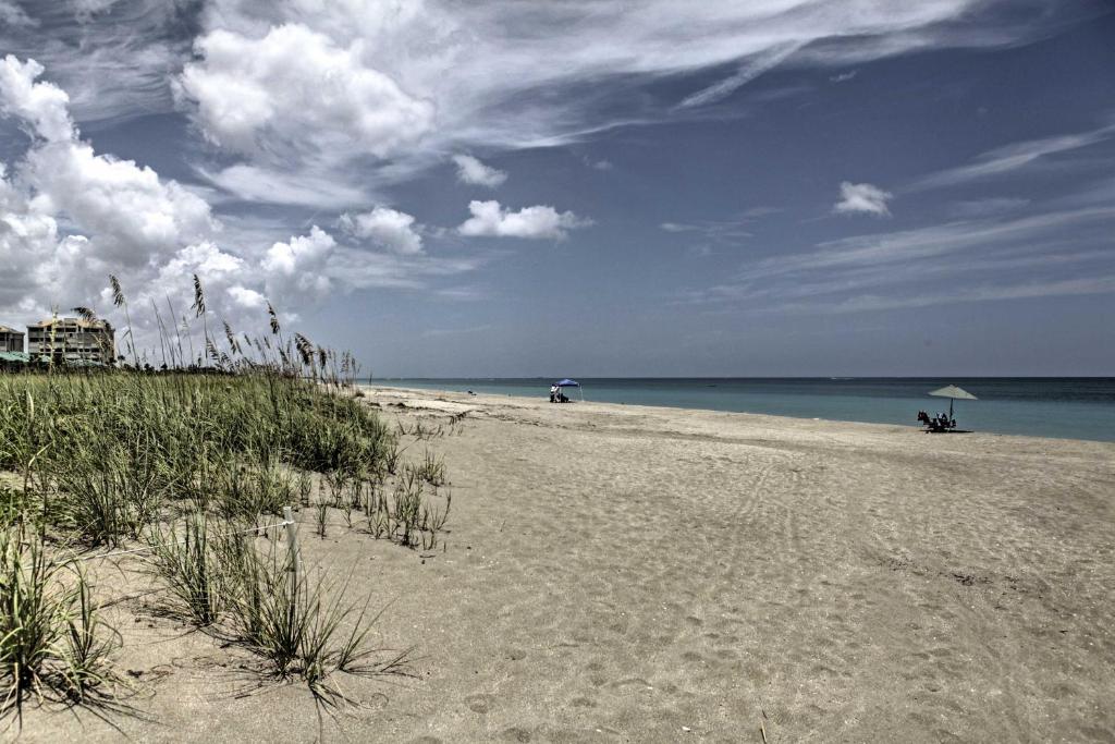 Sunny Fort Pierce Resort Condo with Beach Access! photo 2