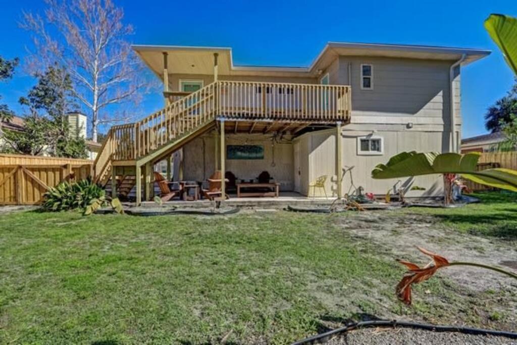 Beachside Retreat Awaits at Jacksonville Beach photo 1