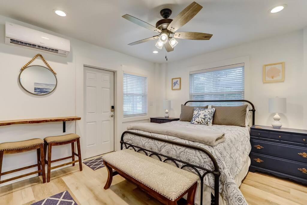 Beachside Retreat Awaits at Jacksonville Beach photo 3