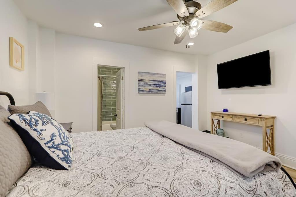 Beachside Retreat Awaits at Jacksonville Beach photo 4