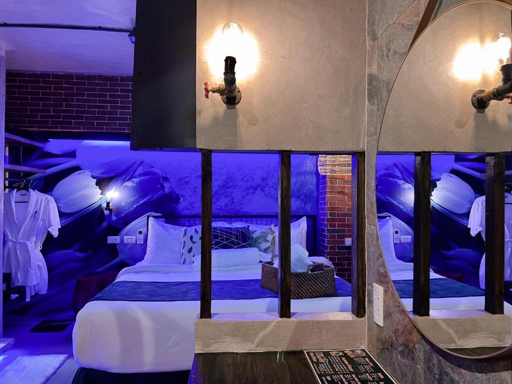 CLOCKWORKORANGE Luxury Suites - Tap to explore photos