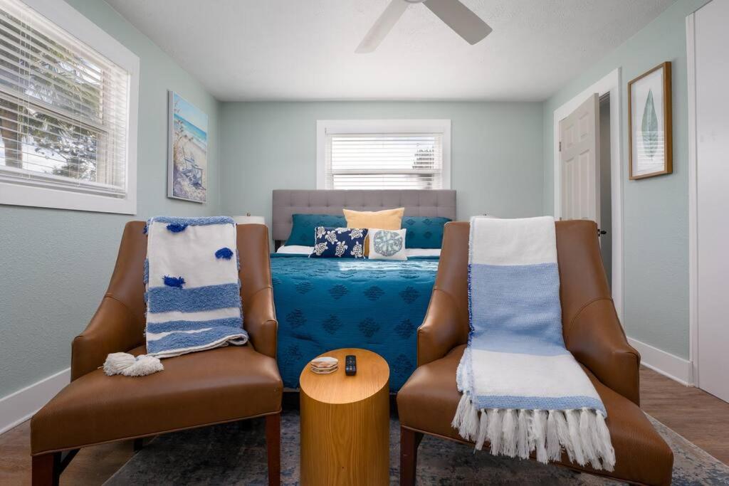 Beach Getaway at Jax Beach Studio Apartment photo 2