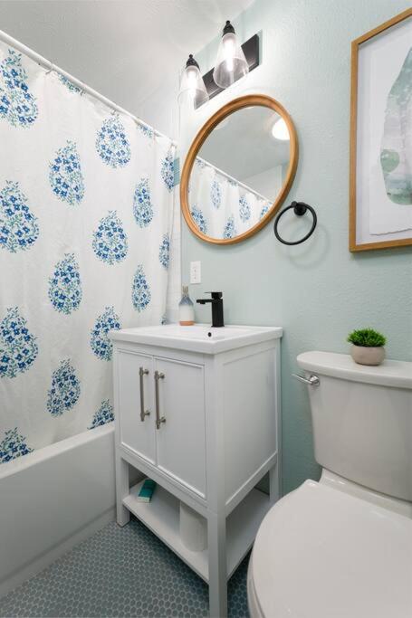 Beach Getaway at Jax Beach Studio Apartment photo 4