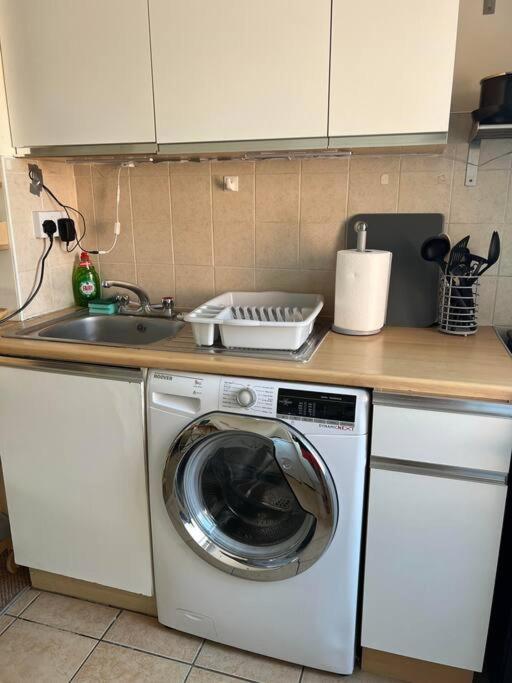 1 bedroom flat sleeps 4 in Abingdon Oxfordshire photo 3