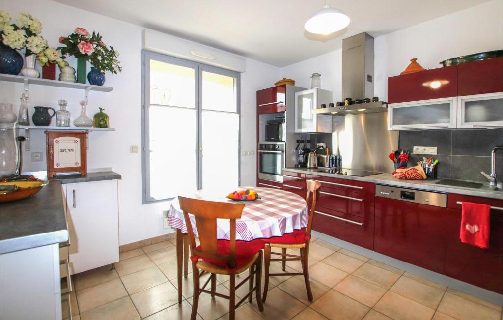 Awesome Apartment In Orange With Wifi And 2 Bedrooms photo 3