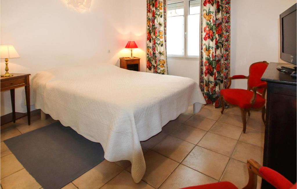 Awesome Apartment In Orange With Wifi And 2 Bedrooms photo 4
