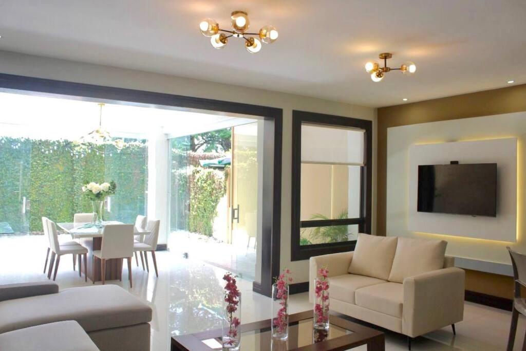 Spacious and elegant house in Curridabat